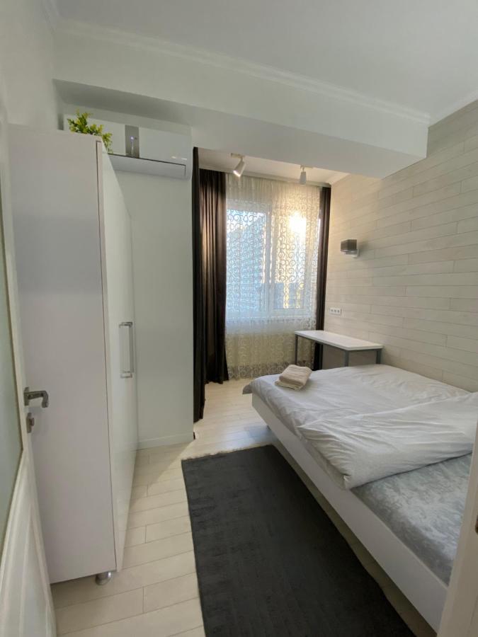 New Double Room Luxury Apartment In The Center Chişinău Extérieur photo